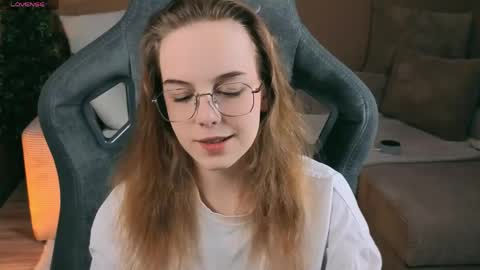 Snapshot of leiamurphy chatting on May 2026 02:44:02 PM Leia online show from May 2026 02:44:02 PM
