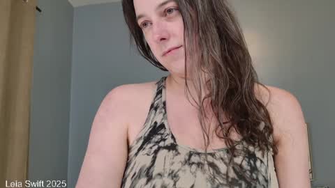 Snapshot of leiaswift chatting on February 2025 07:49:01 PM Leia Swift online show from February 2025 07:49:01 PM