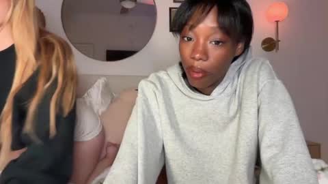 Snapshot of leighton_rae chatting on May 2026 03:46:01 AM Leighton online show from May 2026 03:46:01 AM