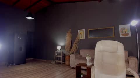 Snapshot of leila4ever chatting on October 2025 12:24:02 AM Leila online show from October 2025 12:24:02 AM