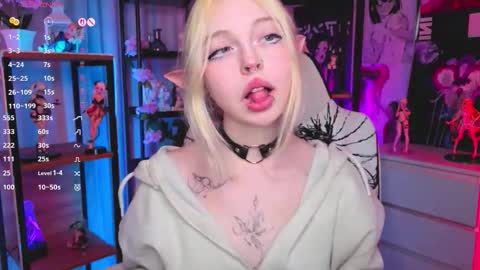 Snapshot of leiladwight chatting on November 2025 04:42:01 PM Leila online show from November 2025 04:42:01 PM