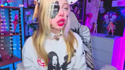 Snapshot of leiladwight chatting on November 2025 05:35:02 PM Leila online show from November 2025 05:35:02 PM