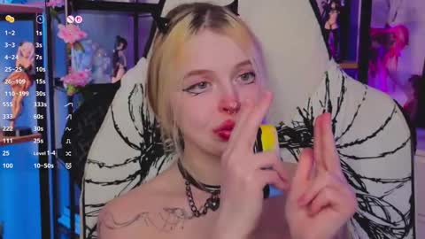 Snapshot of leiladwight chatting on November 2025 04:10:02 PM Leila online show from November 2025 04:10:02 PM