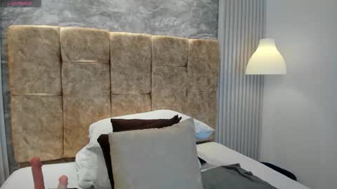 leilapons online show from October 2025 09:00:02 PM