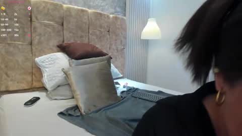 leilapons online show from October 2025 05:47:01 PM