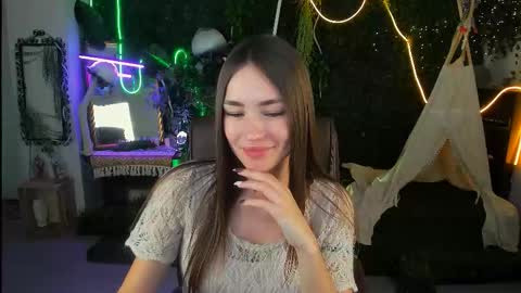 Leila Rai online show from November 2025 01:43:01 PM