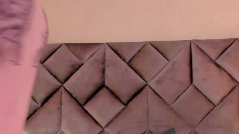 Leizathompson online show from April 2026 06:50:01 PM