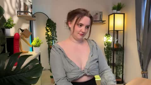 Lela online show from April 2026 09:56:02 PM