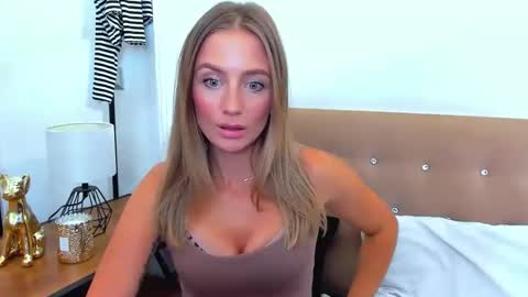lena_sexi online show from October 2025 06:17:01 PM