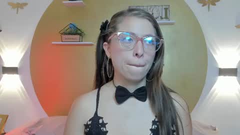 Snapshot of lenna_phillips chatting on June 2026 11:25:02 AM Lenna online show from June 2026 11:25:02 AM