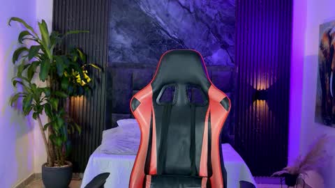 lennaa_s online show from February 2026 10:43:01 PM