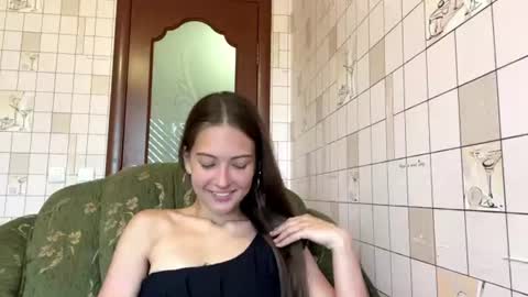 Hellomy name is Natalyits my first day here nice to meet you Give me 50 thumbs ups online show from June 2026 03:22:01 PM