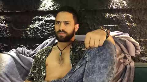 Leo  Diaz online show from November 2025 11:43:02 PM