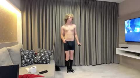 leo_wildd online show from October 2025 07:56:02 PM