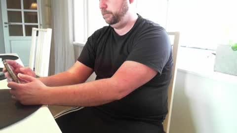 Snapshot of leofromsweden chatting on April 2026 12:32:01 PM Leofromsweden online show from April 2026 12:32:01 PM