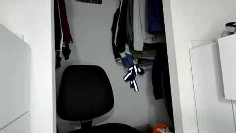 leolenry online show from November 2025 06:32:01 PM