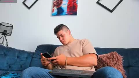 Snapshot of leon_ssmoron chatting on September 2025 03:33:01 PM Leon Smoron online show from September 2025 03:33:01 PM