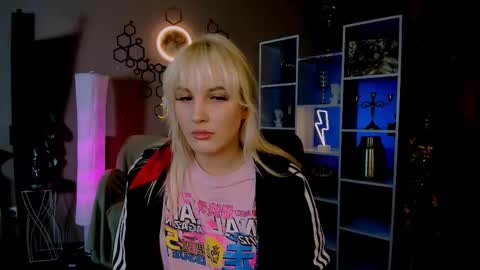 Snapshot of leona_light chatting on November 2025 08:34:02 PM Leona online show from November 2025 08:34:02 PM