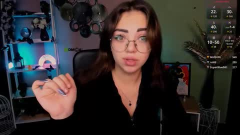 Snapshot of leona_light chatting on December 2025 06:52:02 AM Leona online show from December 2025 06:52:02 AM