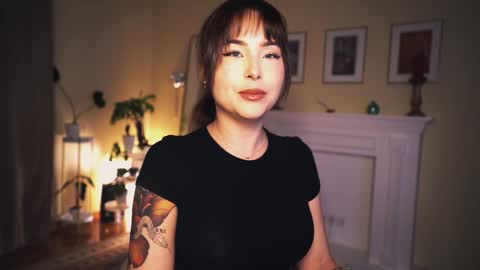 Snapshot of leonamell chatting on January 2025 11:38:01 PM Leo online show from January 2025 11:38:01 PM