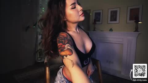 Snapshot of leonamell chatting on February 2025 07:43:02 PM Leo online show from February 2025 07:43:02 PM