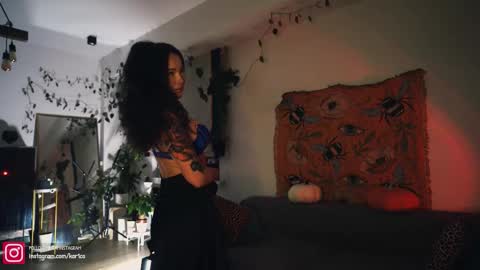 Snapshot of leonamell chatting on September 2025 11:06:02 PM Leo online show from September 2025 11:06:02 PM