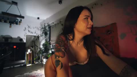 Snapshot of leonamell chatting on October 2025 11:15:01 PM Leo online show from October 2025 11:15:01 PM