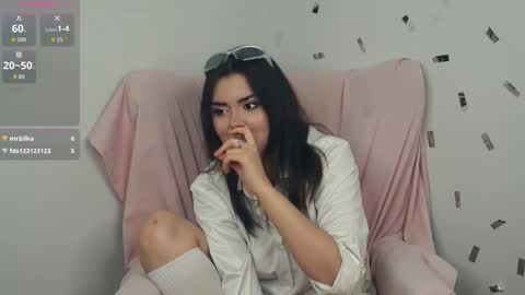 Mia online show from September 2025 09:14:01 PM