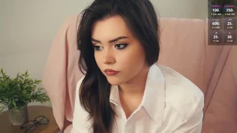 Mia online show from October 2025 07:41:01 AM