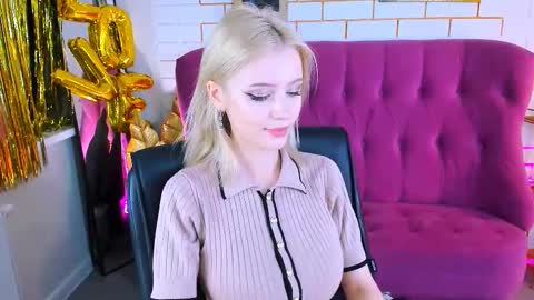 leonastone online show from September 2025 05:05:02 PM