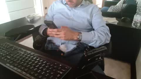 Snapshot of leone44 chatting on May 2026 07:58:02 AM angel e sonia online show from May 2026 07:58:02 AM