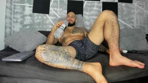 Snapshot of leonidas_k18 chatting on May 2026 03:25:01 AM ANDRES online show from May 2026 03:25:01 AM