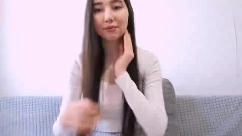 Snapshot of leonieschmith chatting on November 2025 10:04:02 AM Alice online show from November 2025 10:04:02 AM