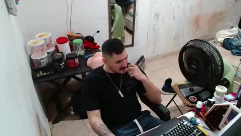 leonino231 online show from December 2025 04:58:02 PM