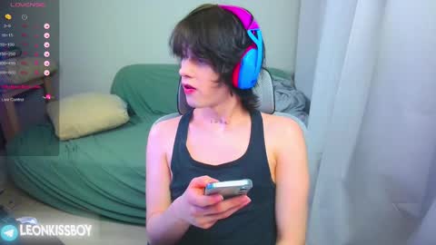 leonkissboy online show from April 2026 02:47:02 PM