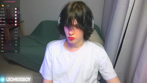 leonkissboy online show from April 2026 08:43:02 PM