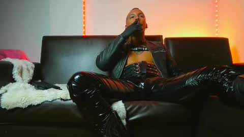 Lenardo jaramillo online show from December 2024 08:59:01 AM