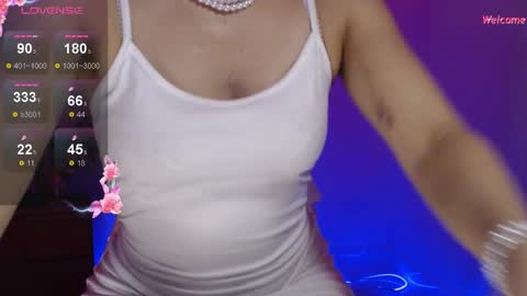 My name is Leonora  Pleasures to see you  Follow me here and instagram  online show from September 2025 10:00:01 PM