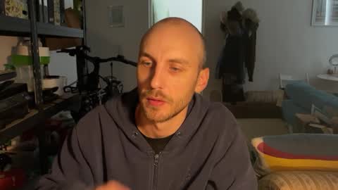 Leon online show from October 2025 12:05:01 PM