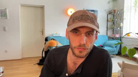 Leon online show from April 2026 02:12:02 PM