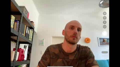 Snapshot of leonvampire chatting on May 2026 09:50:02 AM Leon online show from May 2026 09:50:02 AM