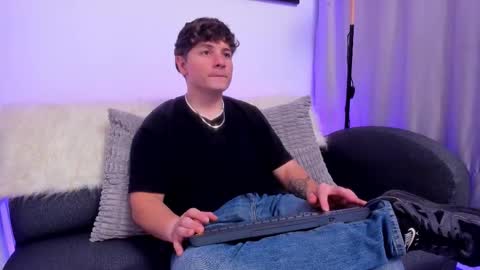 Leo  online show from December 2025 04:20:02 AM