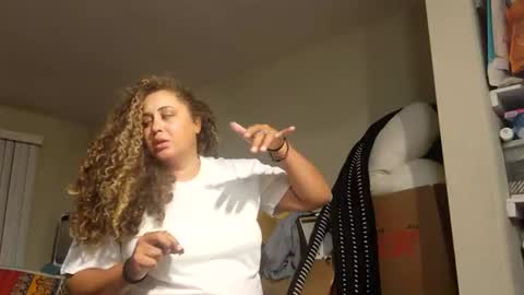Snapshot of leothegirl88 chatting on June 2026 07:40:02 AM leothegirl88 online show from June 2026 07:40:02 AM
