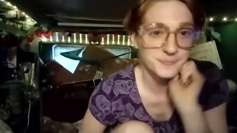 Snapshot of lesleygumgrass chatting on May 2026 12:33:02 PM LesleyGumGrass- The Boring Trans girl online show from May 2026 12:33:02 PM