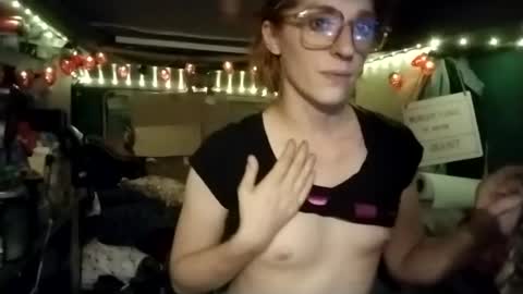 Snapshot of lesleygumgrass chatting on June 2026 02:21:02 AM LesleyGumGrass- The Boring Trans girl online show from June 2026 02:21:02 AM