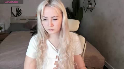Snapshot of leslie_bell chatting on October 2025 05:52:01 AM Joyce online show from October 2025 05:52:01 AM