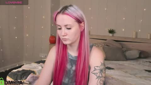 Snapshot of leslie_bell chatting on November 2025 01:48:02 AM Joyce online show from November 2025 01:48:02 AM