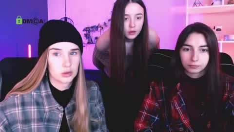 leslie_bird online show from April 2026 08:50:02 AM