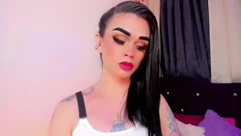 Snapshot of leslie_lorena_ chatting on October 2025 09:09:01 AM Queen online show from October 2025 09:09:01 AM
