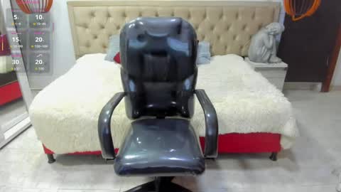Snapshot of leslieanddrako chatting on June 2026 05:41:01 PM L E S L E Y AND D R A K O online show from June 2026 05:41:01 PM